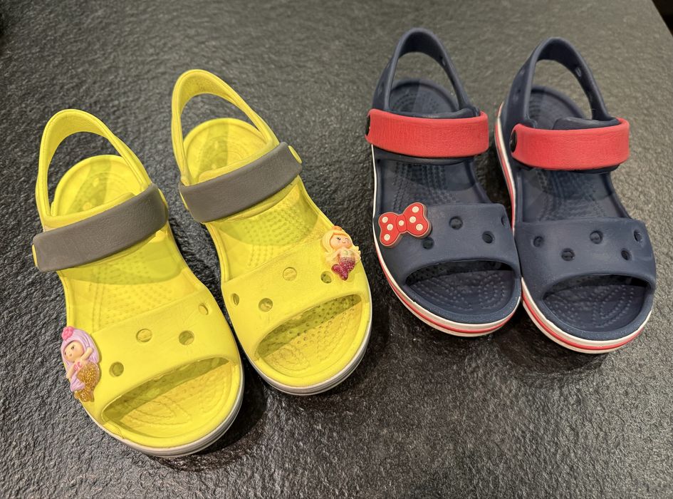 Sandały Crocs c11 żółte granatowe przypinki 28 29