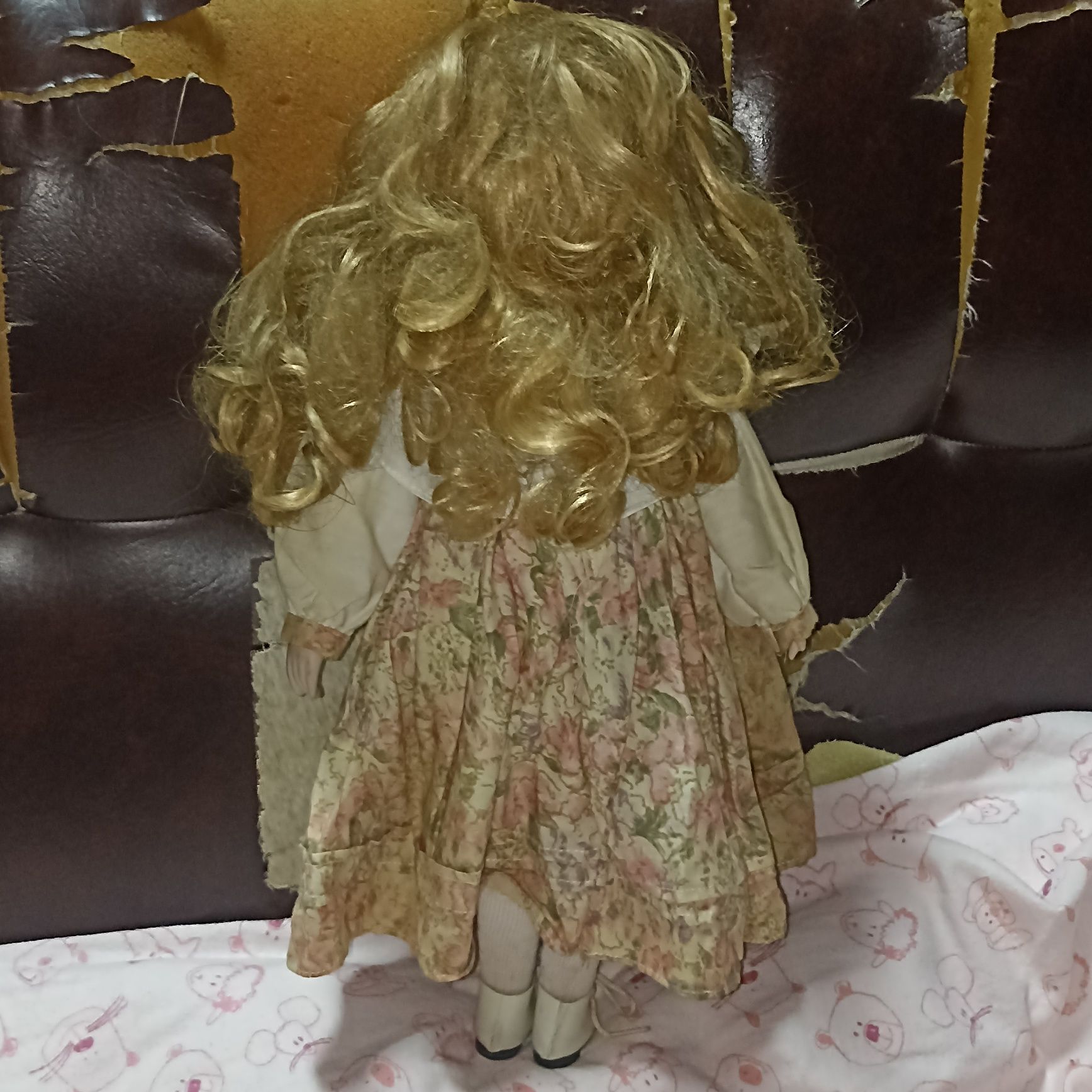 Boneca Antiga de Porcelana