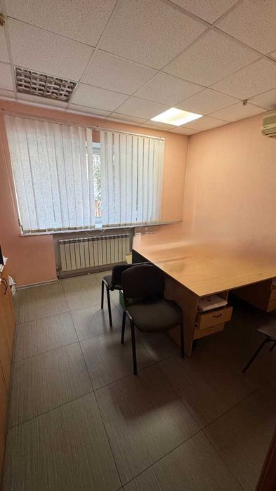 Продам 3-поверхове приміщення в центрі міста
 вул. Моссаковського, 1