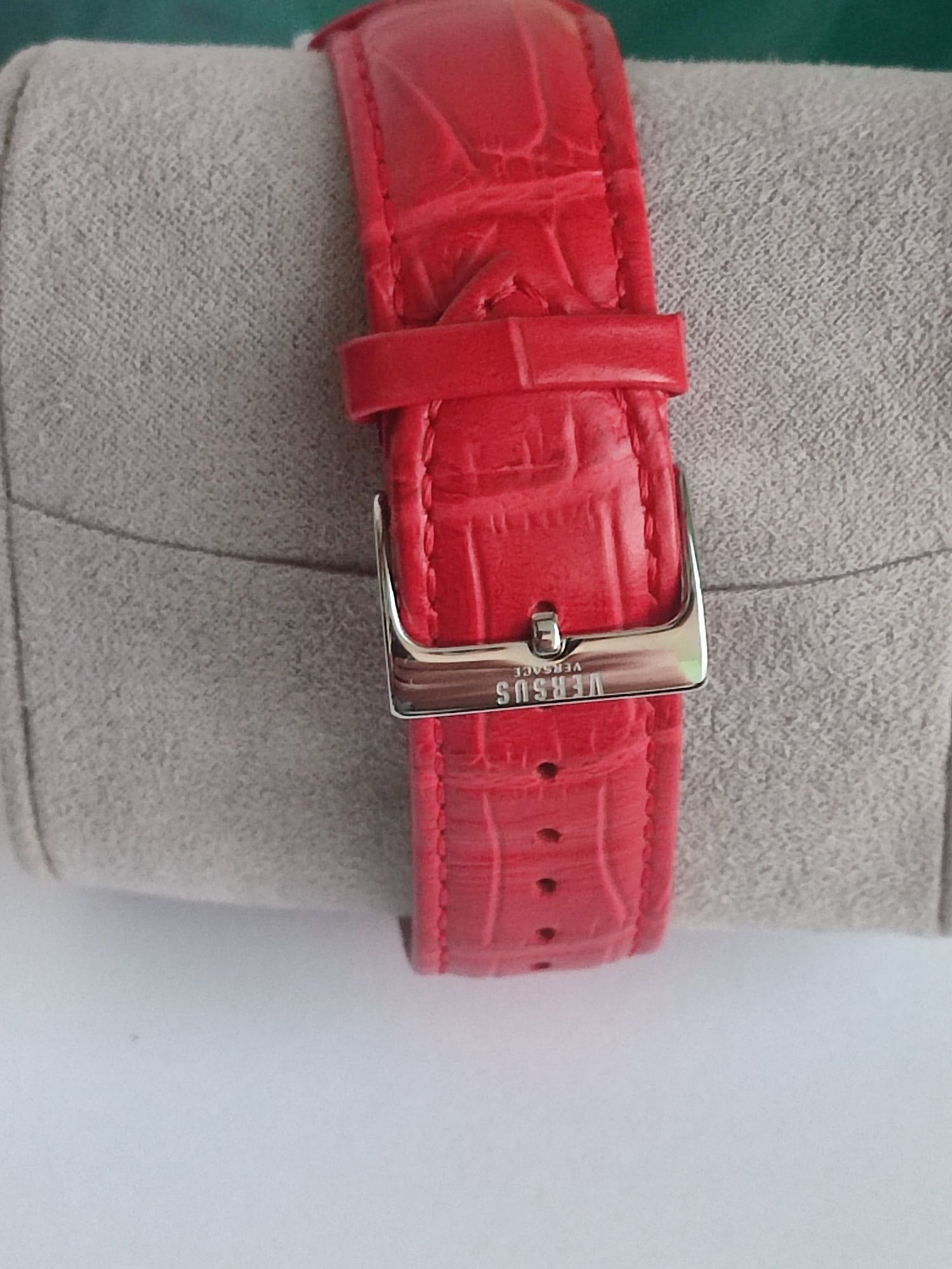 Жіночий годинник Versus by Versace SGC030012

Red