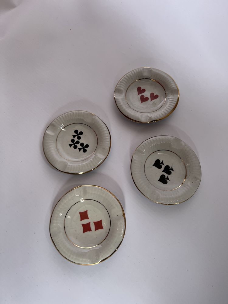 Kolekcjonerskie porcelanowe popielniczki karciane vintage prl