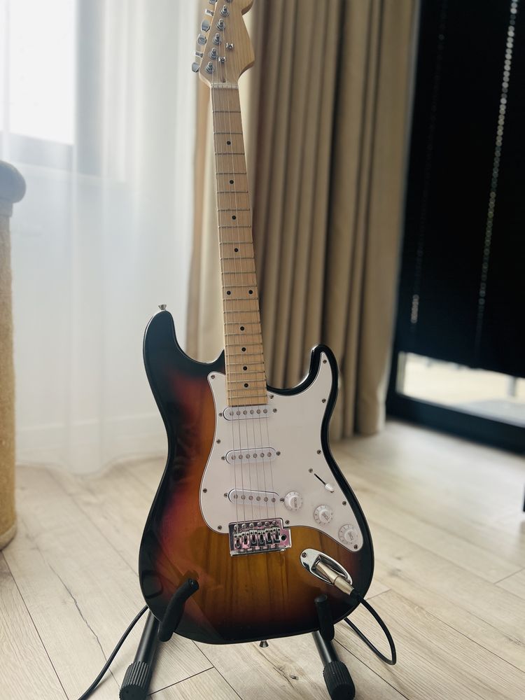 Gitara elektryczna typu Stratocaster + piecyk, stojak i pokrowiec