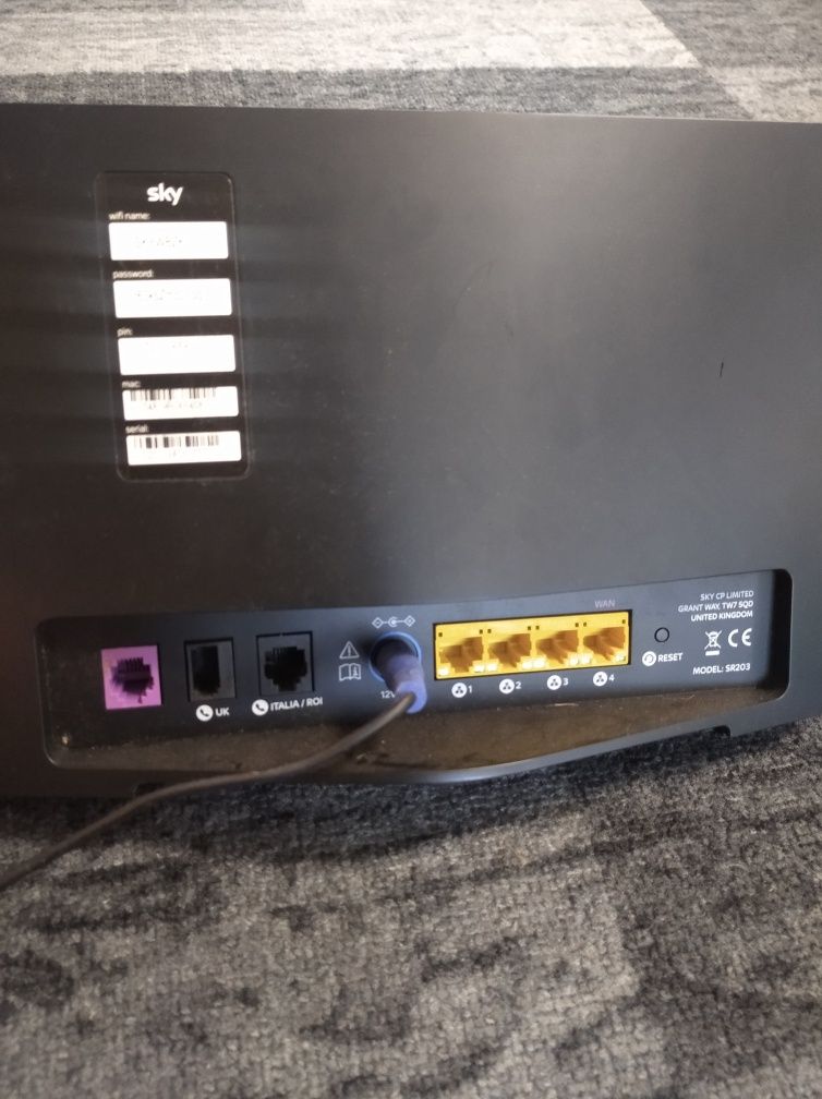 Маршрутизатор Sky Q Broadband Hub 4.
