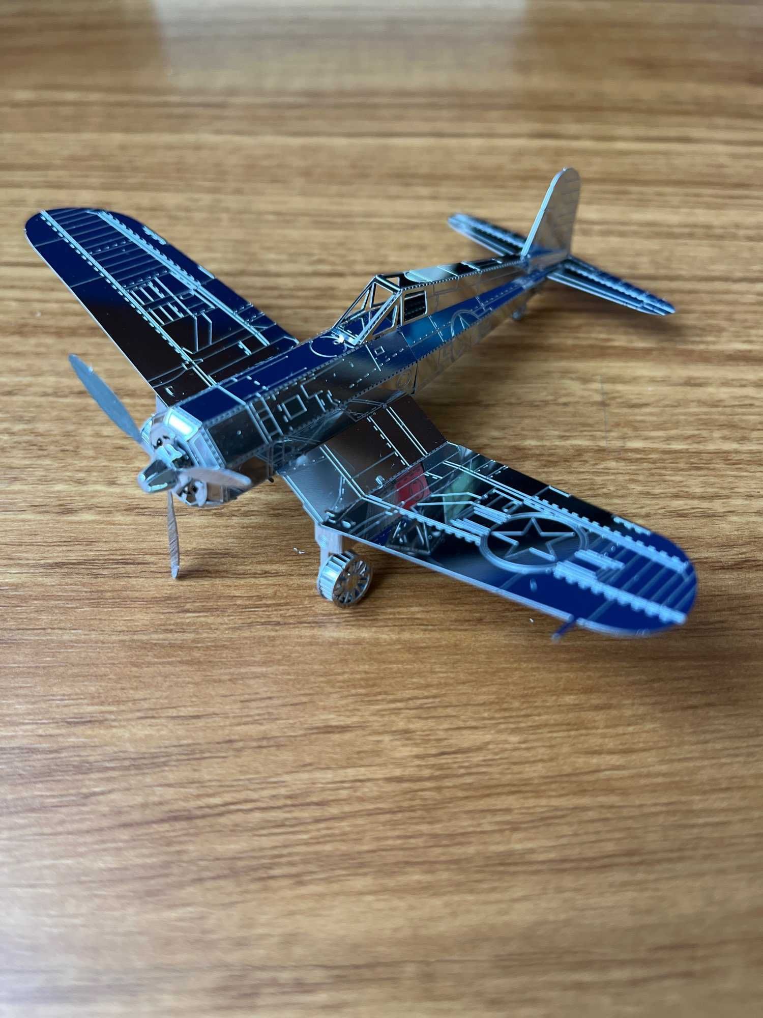 Metalowe Puzzle 3D - Model samolotu F-4U Corsair