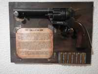 Display para revolver Colt SAA .45 (Peacemaker) feito à mão