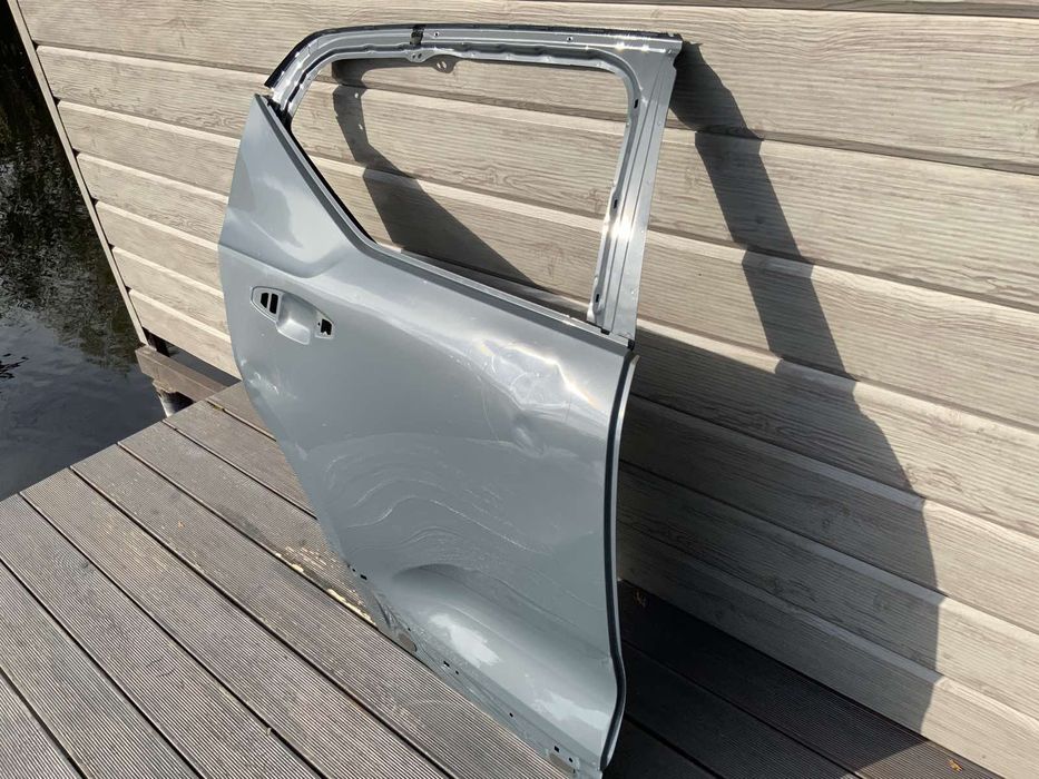 Дверь правая передняя задняя Volvo XC40 двері