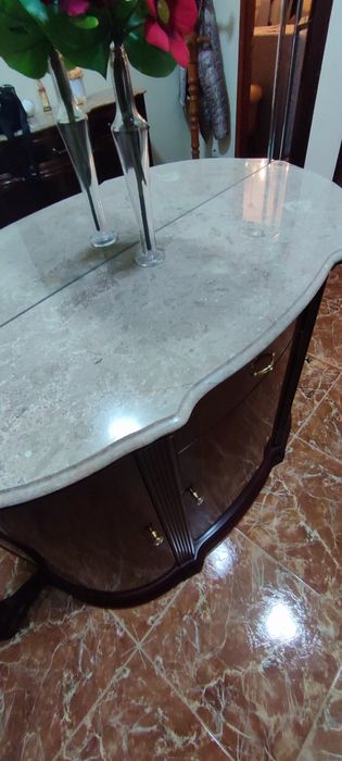 Aparador de entrada com espelho