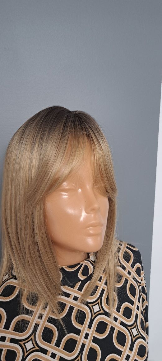 Peruka blond bob