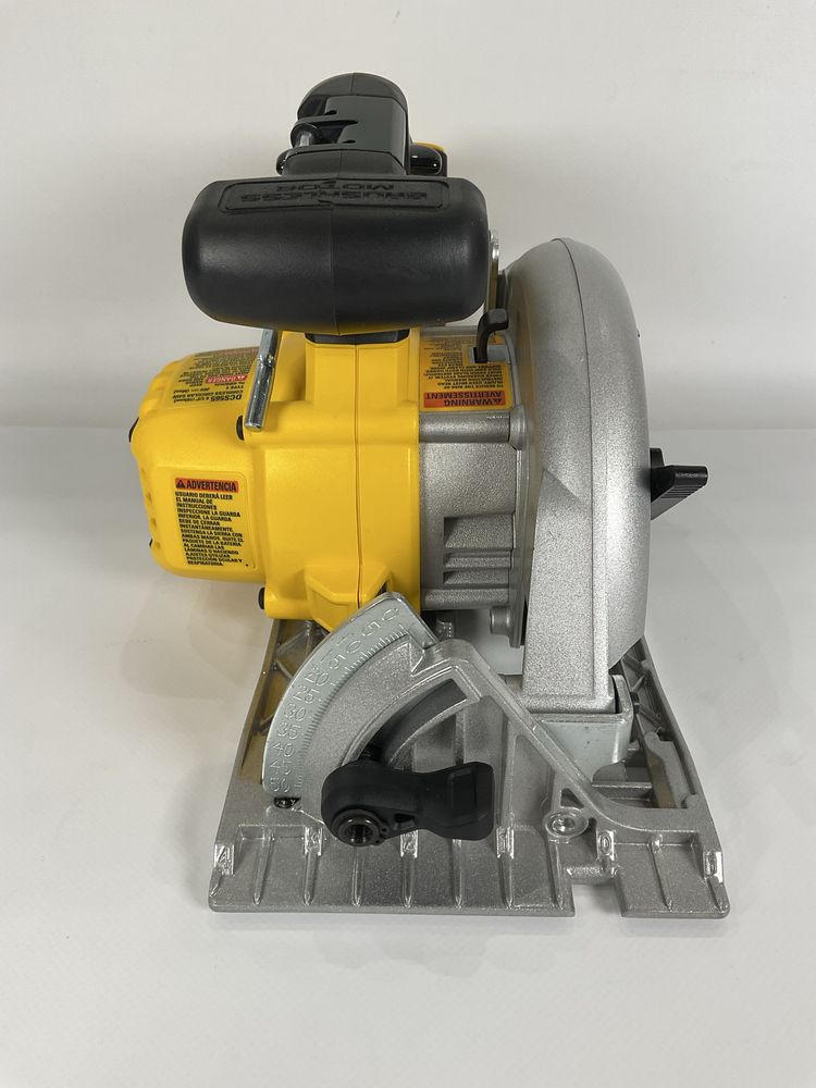 Акумуляторная бесщеточная циркулярная пила DEWALT DCS565B 165мм 20v