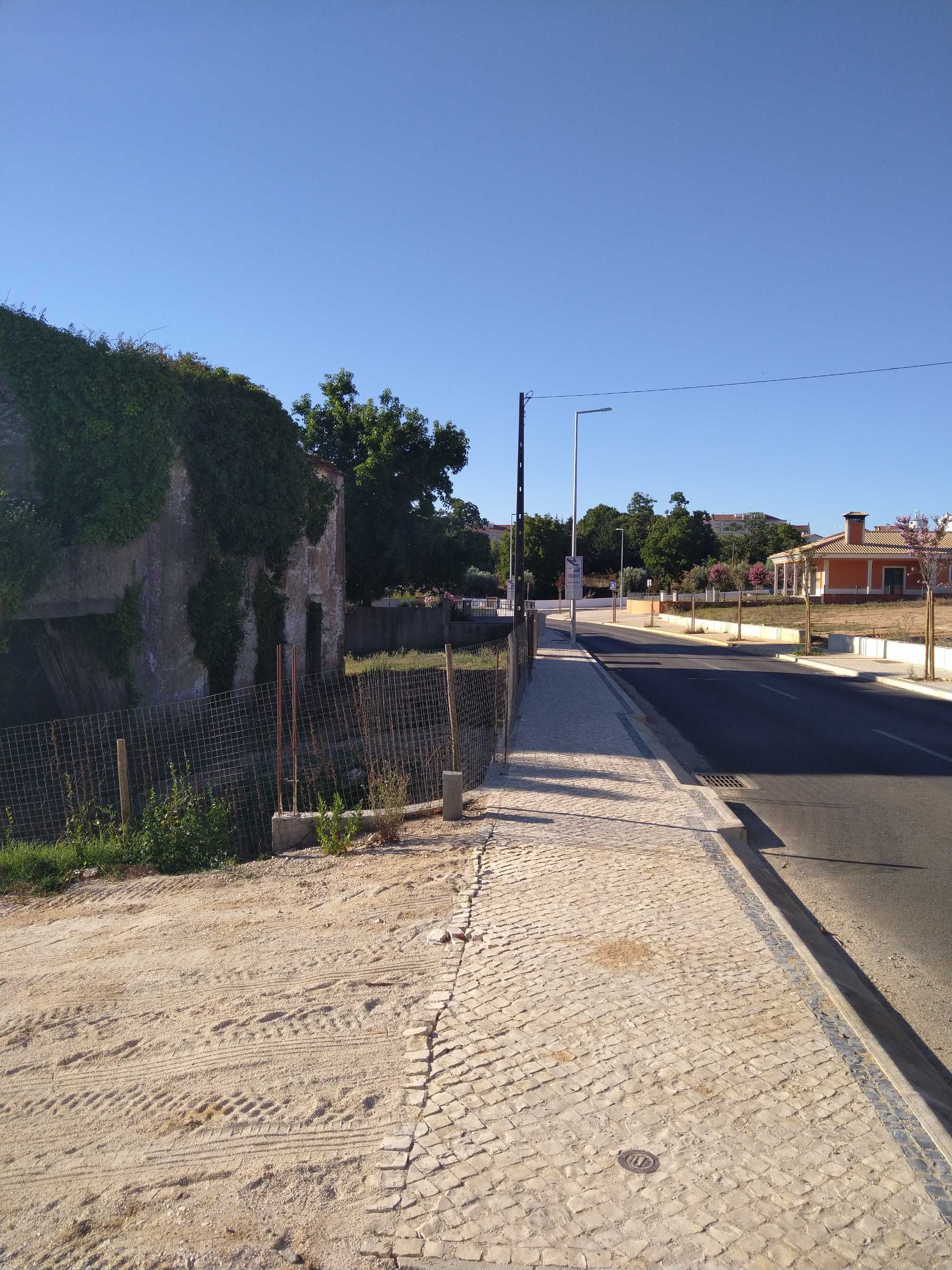 Terreno com casa em ruina