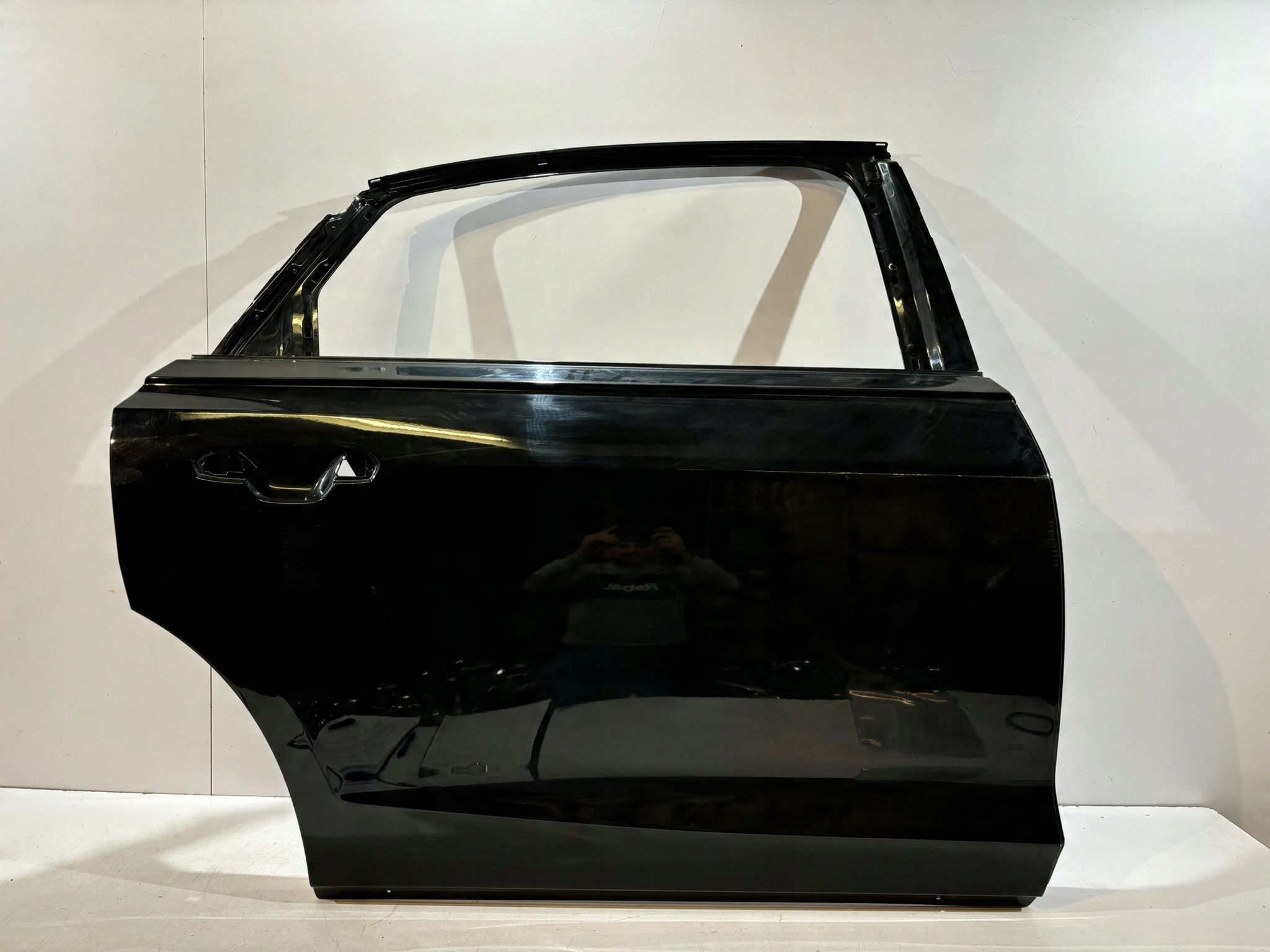 Audi A8 D5 4N Long drzwi tylne prawe czarne- 15956