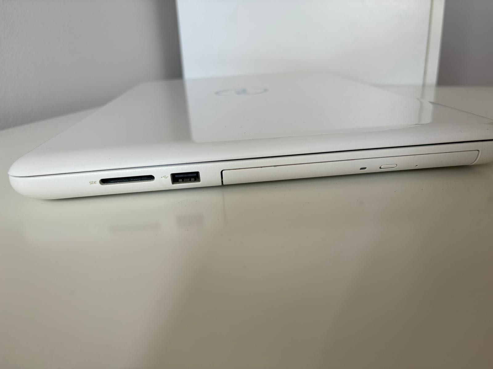 Laptop biały Dell Inspiron 5567 i7