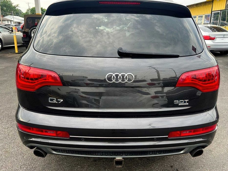 Audi Q7      2015