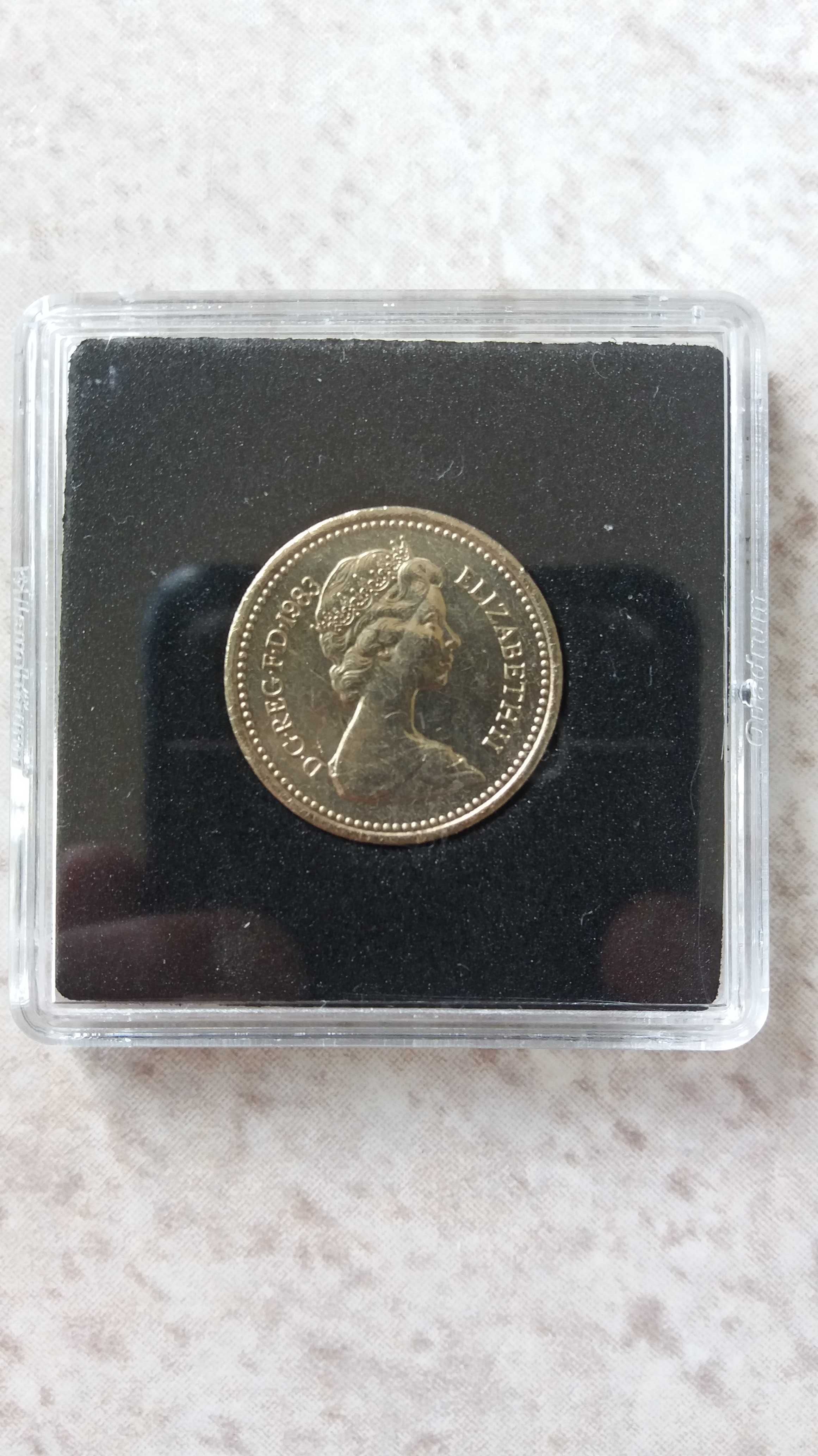 1 libra, Isabel II de 1983, flor de cunho.