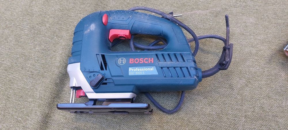 Wyrzynarka Bosch GST 8000 E Professional