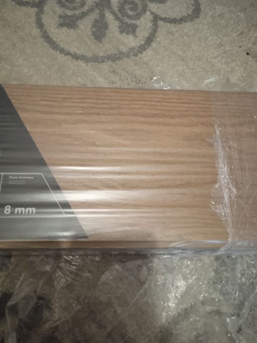 Продам упаковку ламінату