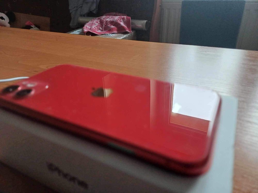 sprzedam iphone 11 red