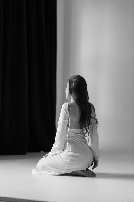 Сукня міді біла сидить неймовірно