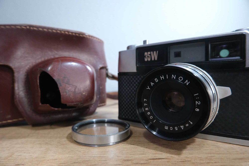 Analogowy aparat Yashica 35W, sprawny w bardzo dobrym stanie, na film