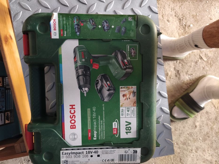 Aparafuadora Bosch 
Bateria e carregador 
45 €