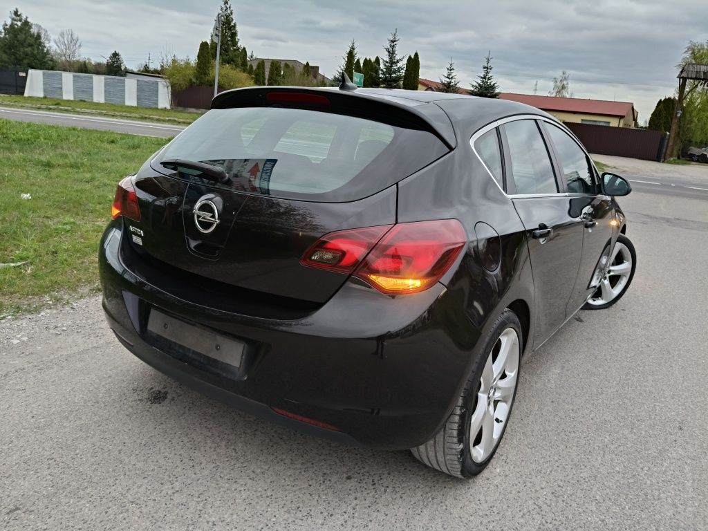 Opel Astra 1,6 Sport Cosmo *** Skóry *** Navi ***