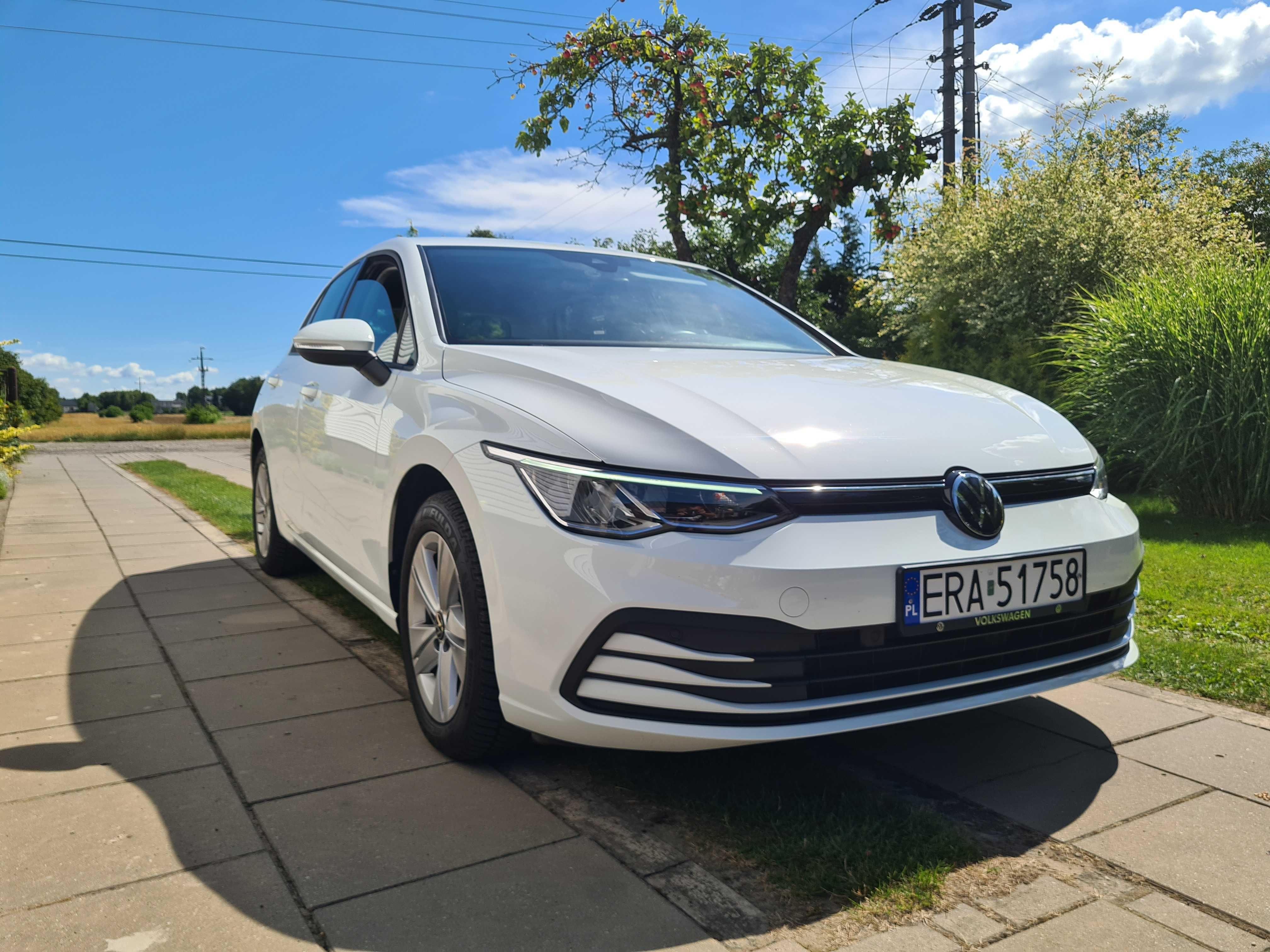 Volkswagen golf VIII life vw golf 8 bezwypadkowy salon Polska