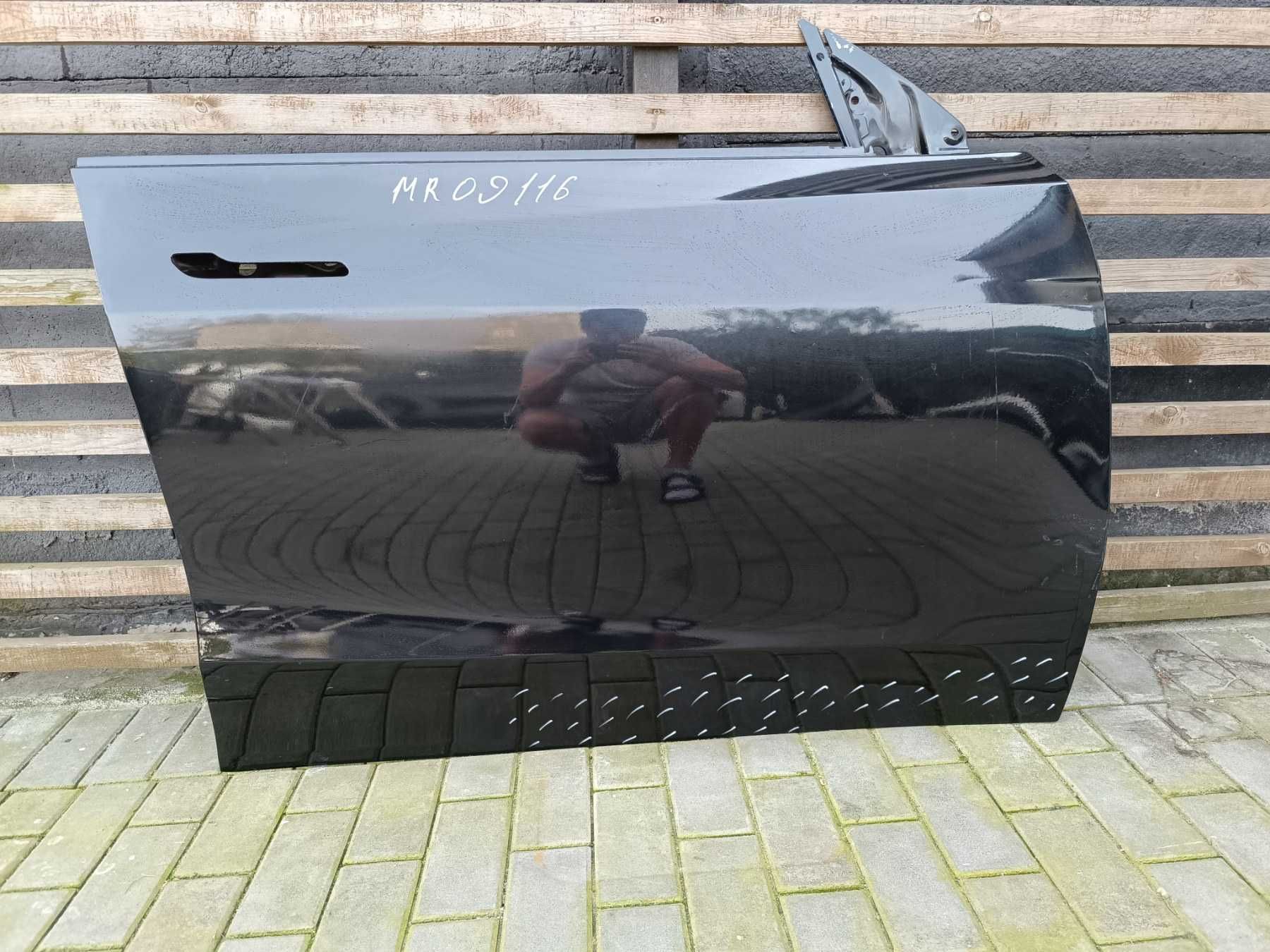 Tesla Model Y Przednie Prawe Drzwi