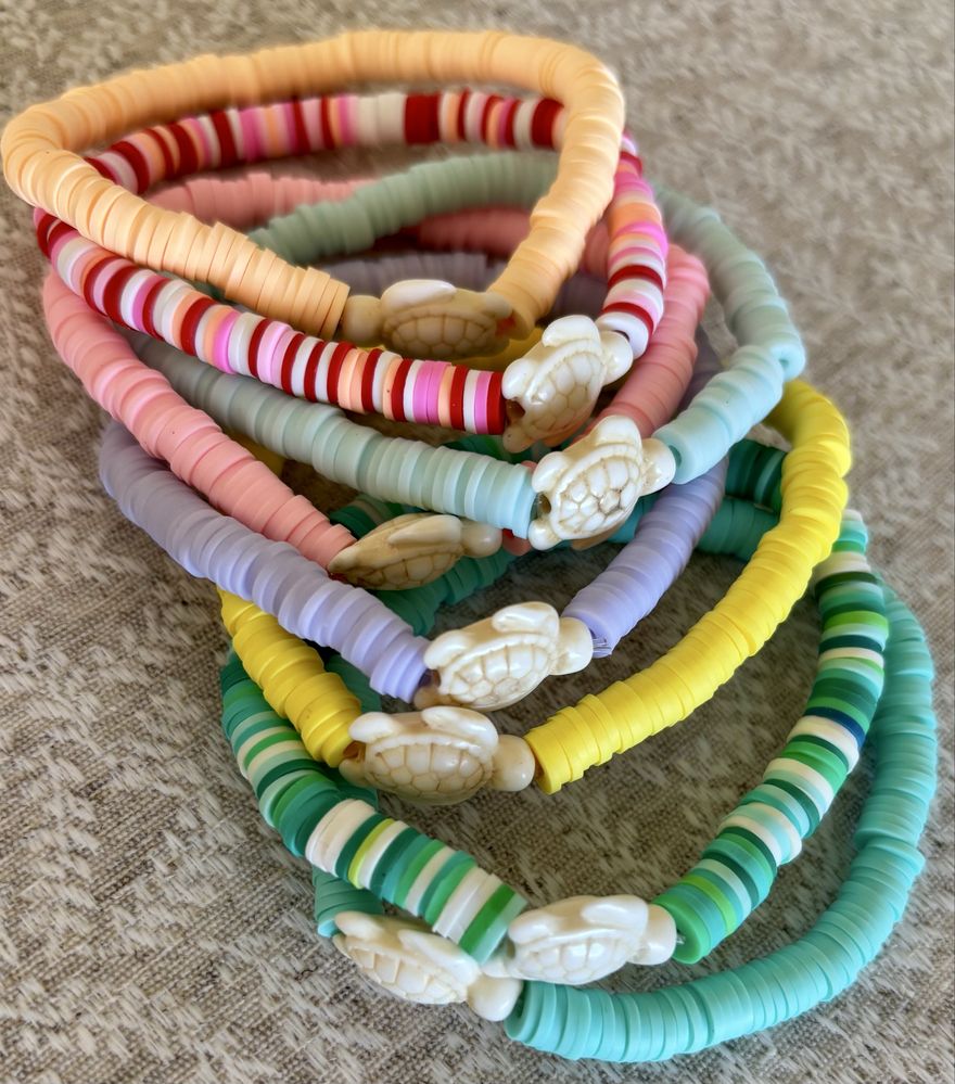 8 pulseiras elasticas coloridas