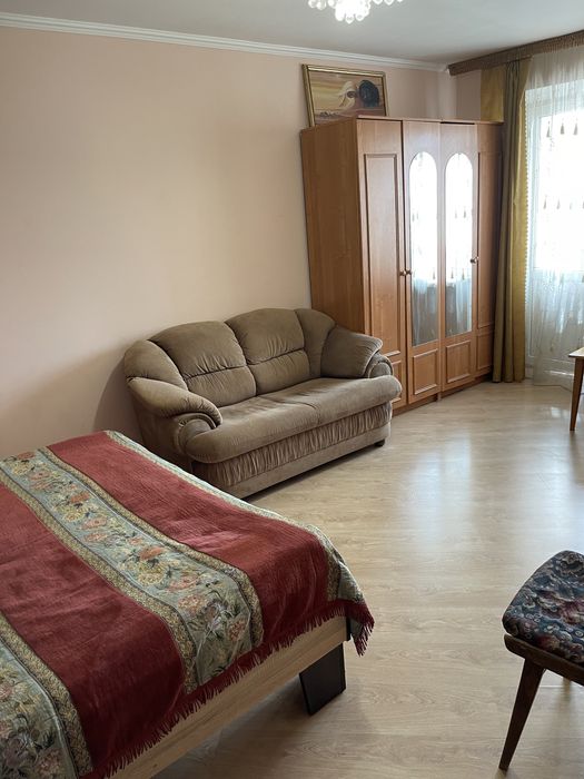 Здам подобово затишну однокімнатну квартиру центр всі зручності