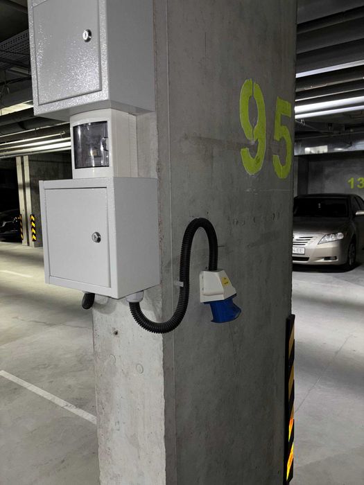 Оренда паркомісця із зарядкою | вул. Липинського; 5 Авеню