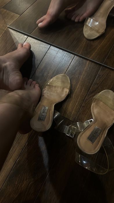 Босоніжки жіночі