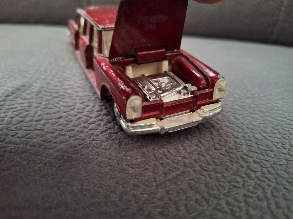 Dinky Toys Mercedes 600