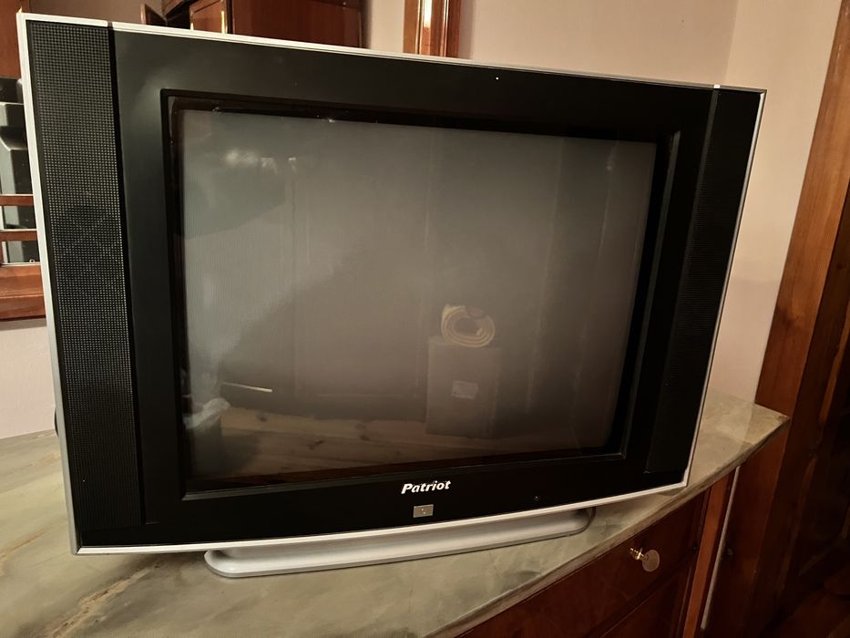 Телевізор Patriot.