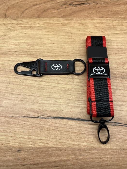 Smycz brylok Toyota- nowe!