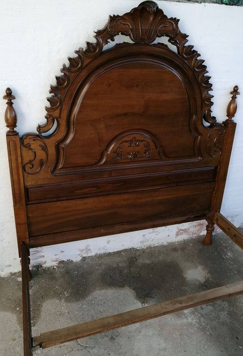 cama madeira de castanho com estrado, 199x139x30, cabeceira 160