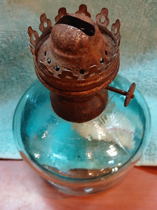 Лампы керосиновые, одна комплект со стеклом, 1 без стекла