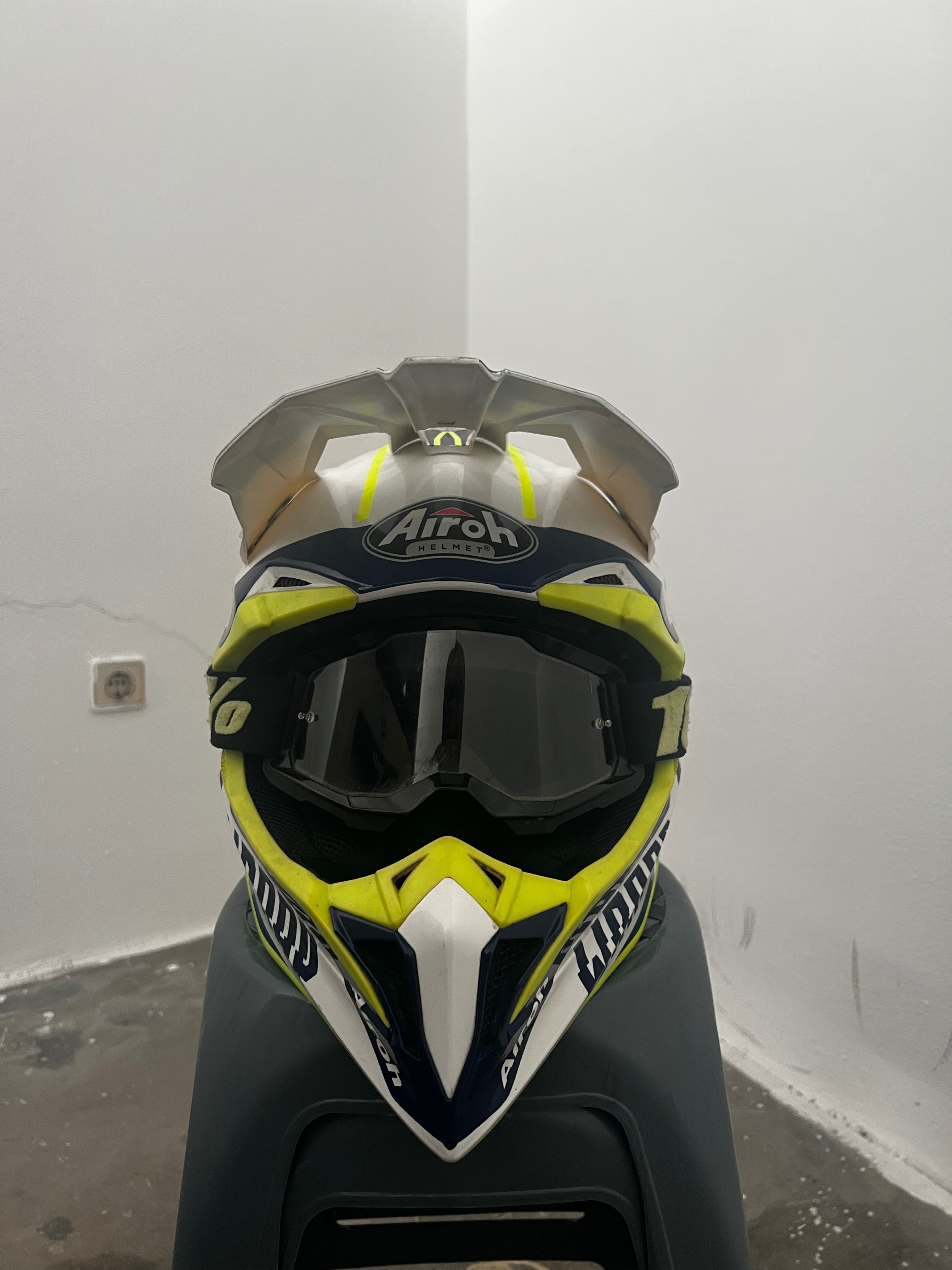 Capacete AIROH WRAP XL + óculos 100%