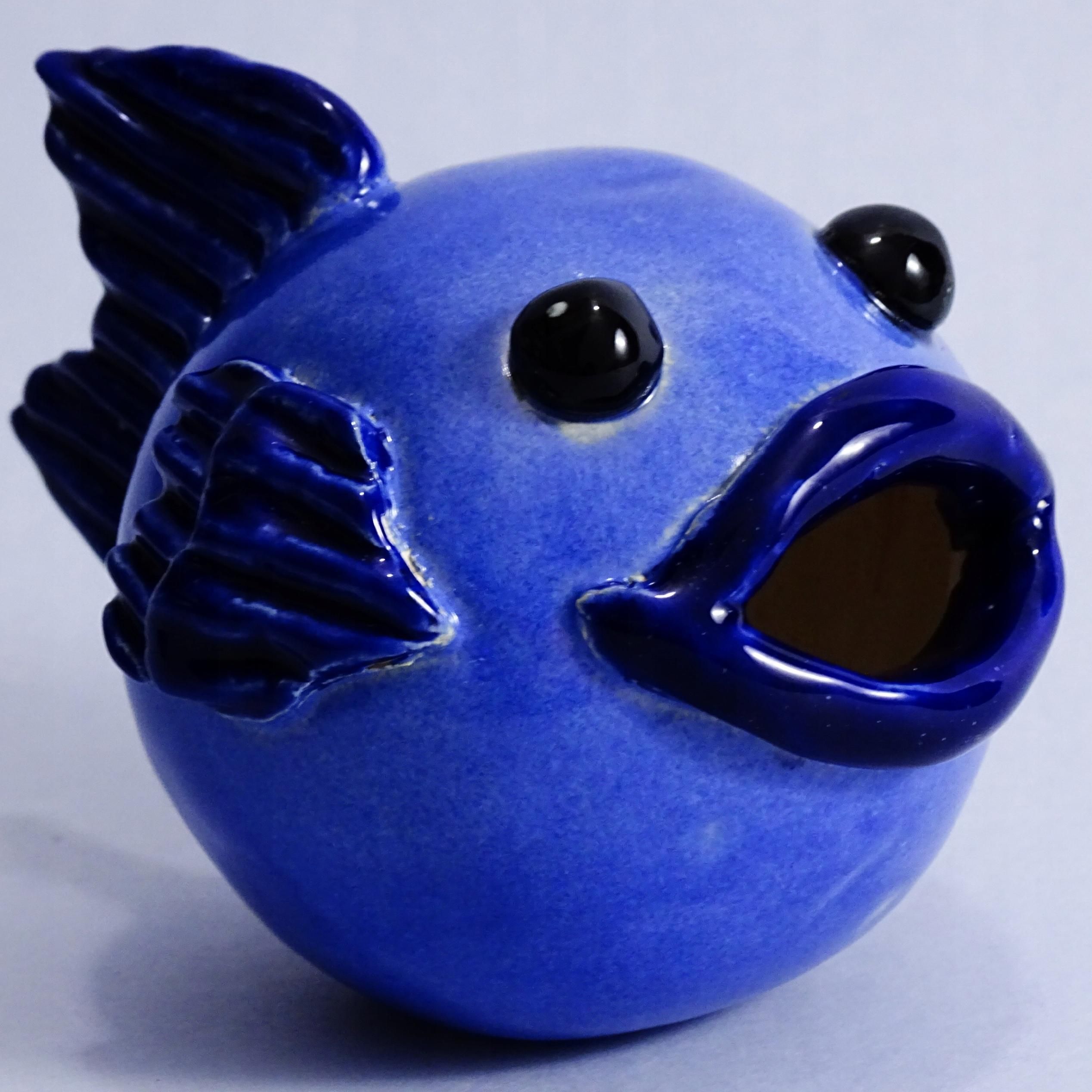ceramiczna ręcznie wykonana figurka ryba