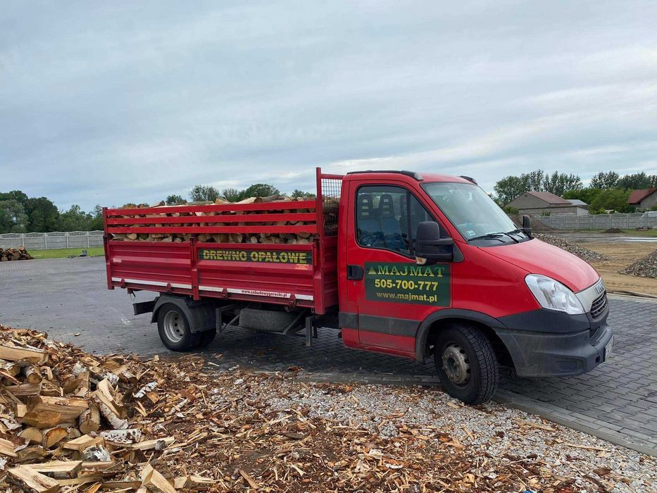 Drewno opałowe do kominka, do pieca, pocięte i połupane, transport
