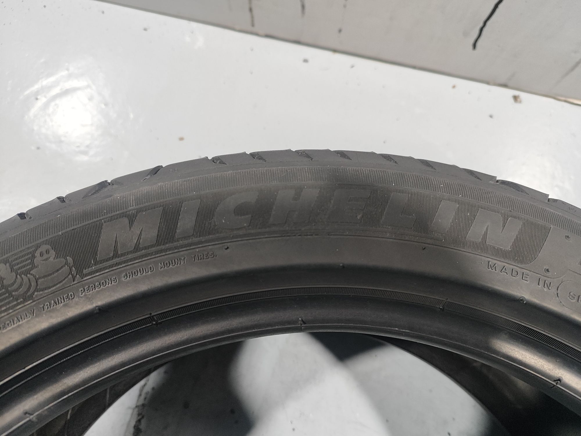 2 pneus semi novos 225-45R17 Michelin - Oferta dos Portes