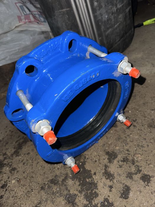 Обладнання для водопровідних мереж: засувки, муфти, фланці