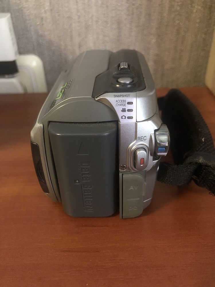 Видеокамера JVC GZ-MG130EZ