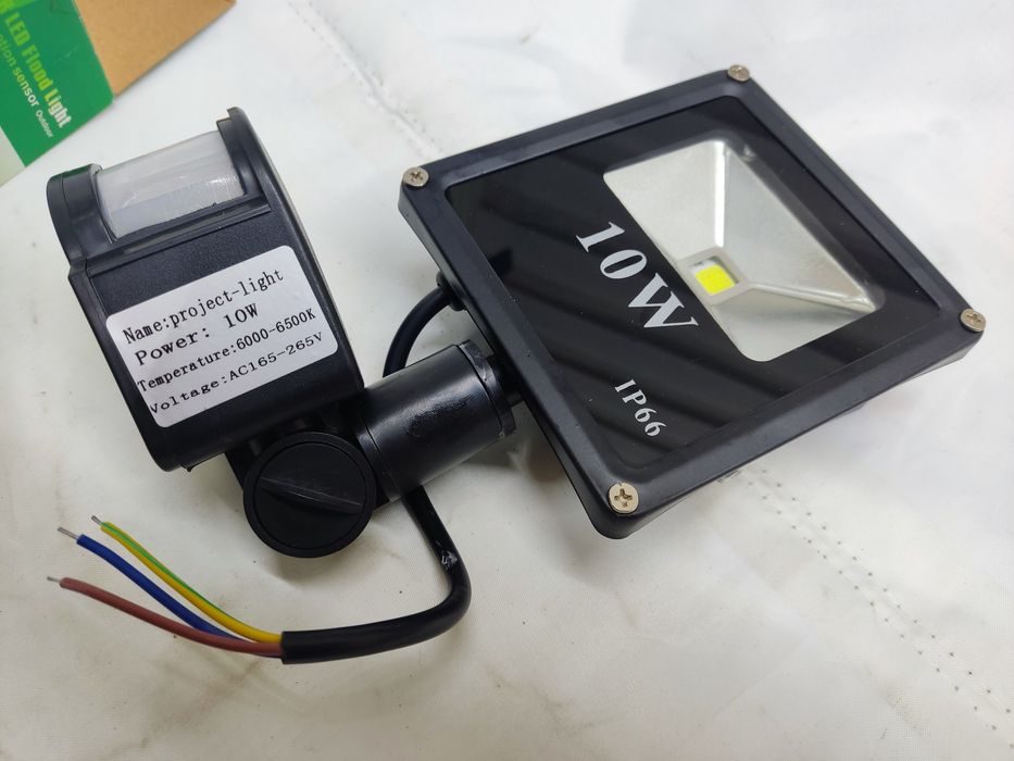 Naświetlacz LED 10W Halogen Lampa ZEWNĘTRZNA Reflektor CZUJNIK RUCHU