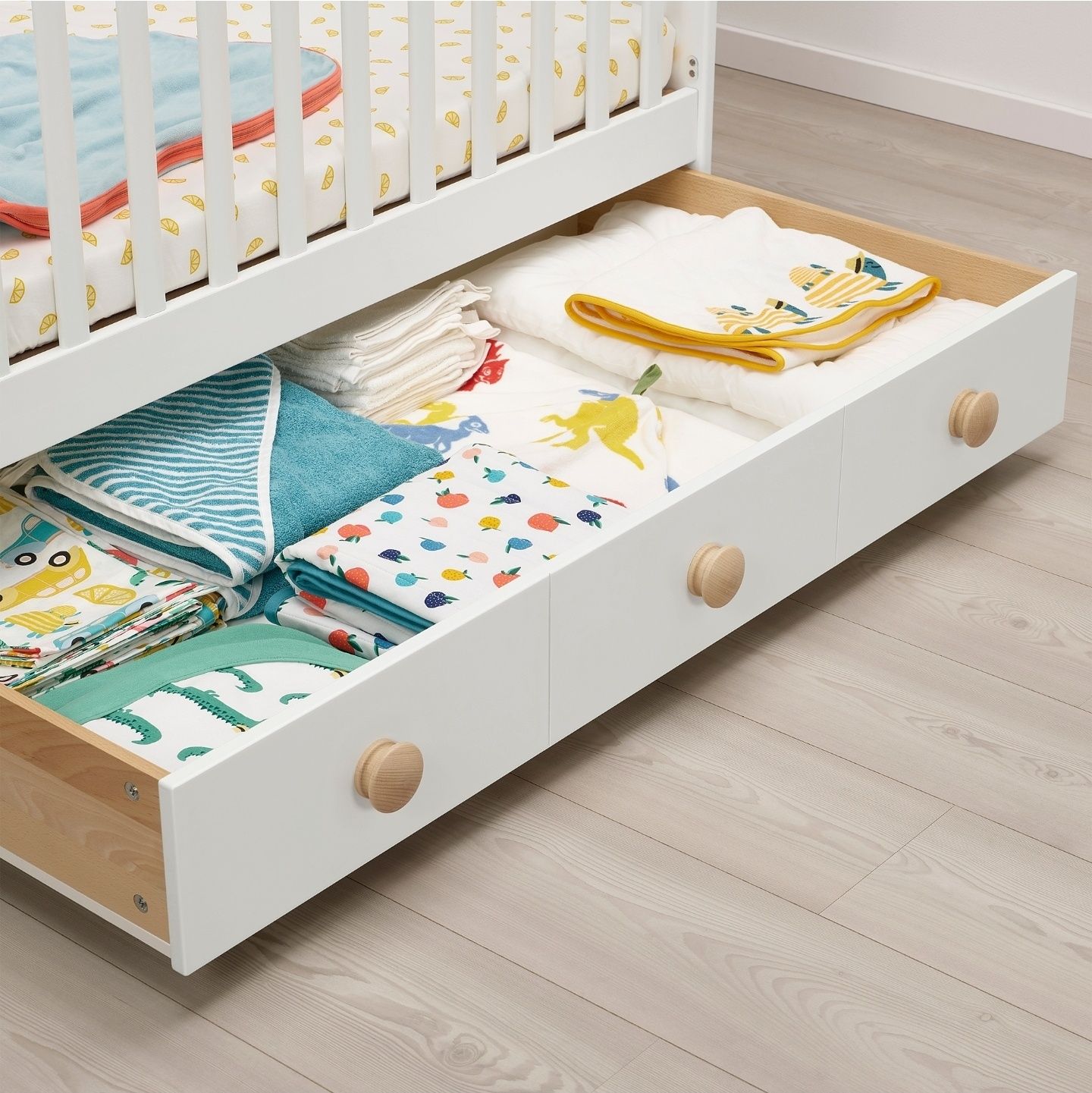 Berço Gonatt (IKEA) branco com gavetas 60x120 cm