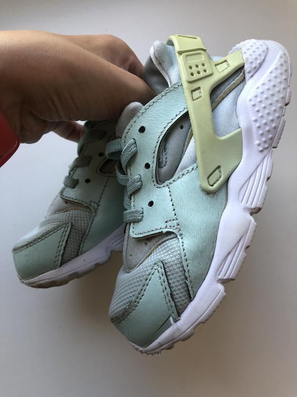 Кроссовки оригинальные на девочку nike huarache 27