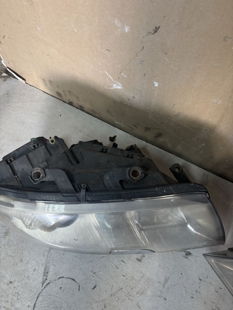 Lampy przód przednie lewa prawa Skoda superb I 1 xenon