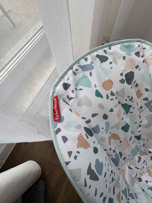 Fisher Price Leżaczek Bujaczek dla niemowląt  pastelowy GWD38