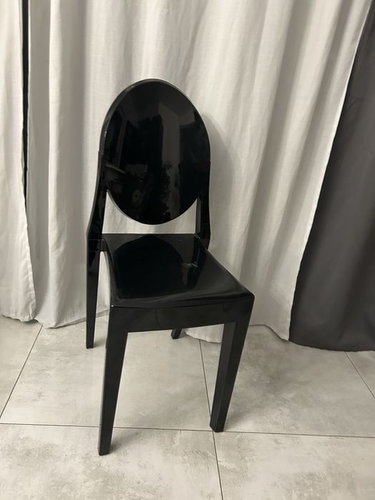 Krzeslo plastikowe czarne