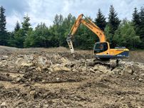Wynajem, koparka gąsienicowa z młotem - wyburzenia, kucie betonu