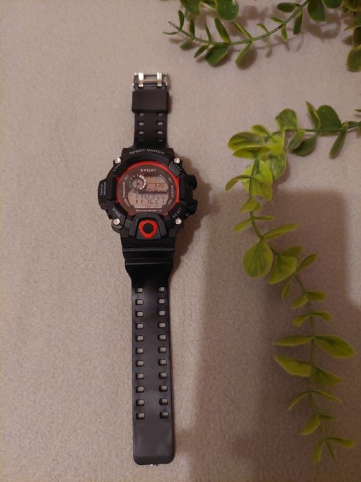 Nowy wielofunkcyjny, sportowy zegarek